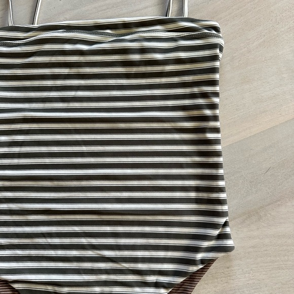 ✖️[SOLD]✖️ ACACIA SWIM - Picture 2 of 4